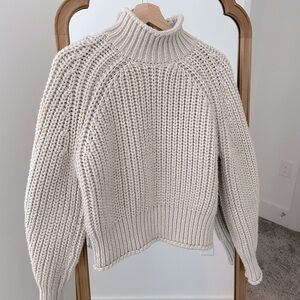 Cute chunky knit sweater 🤍